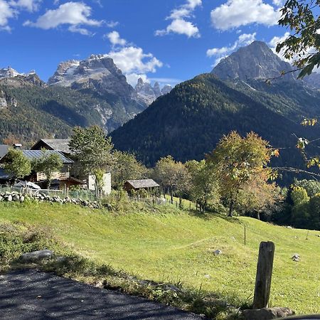 Villa Alpina Campiglio มาดอนนาดีกัมปิโญ ภายนอก รูปภาพ